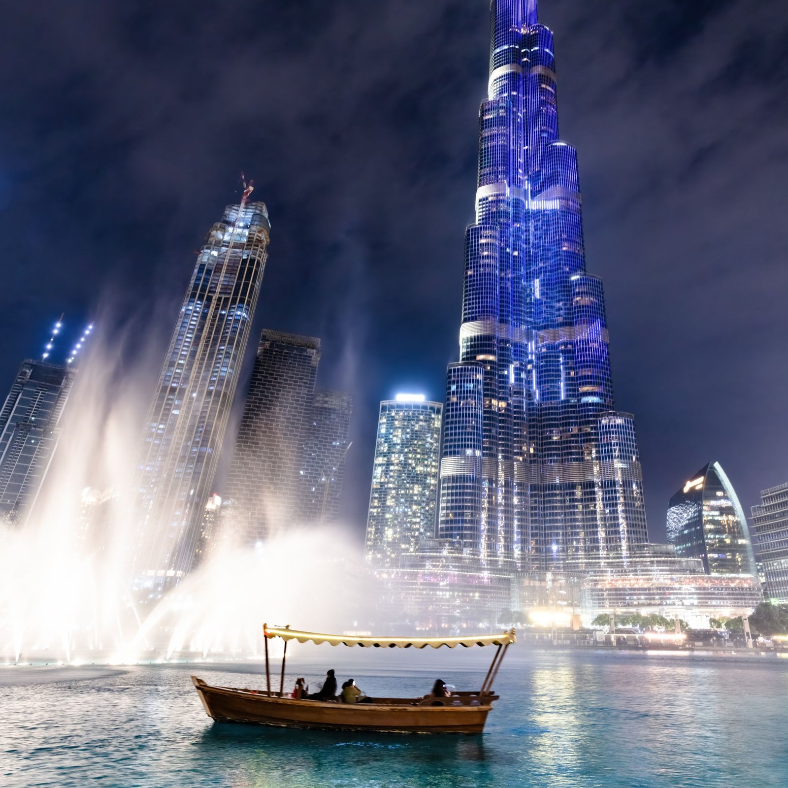 Dubai Fountain Lake Ride